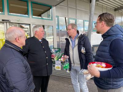 Minister Karl-Josef Laumann CDU- kam bei seinem Besuch in Mettingen mit vielen Brgern und Brgerinnen direkt ins Gesprch. Da wurde auch Klartext gesprochen, wie man es von unserem Kandidaten fr den nchsten Landtag ja gewohnt ist. Am 14. April wird Karl-Josef Laumann nochmal auf dem Mettinger Wochenmarkt zu sprechen sein!